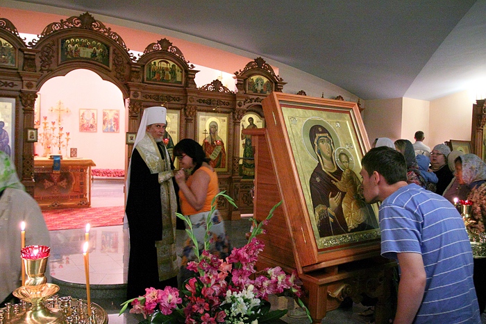 Служба в храме, Фото с места события из других источников