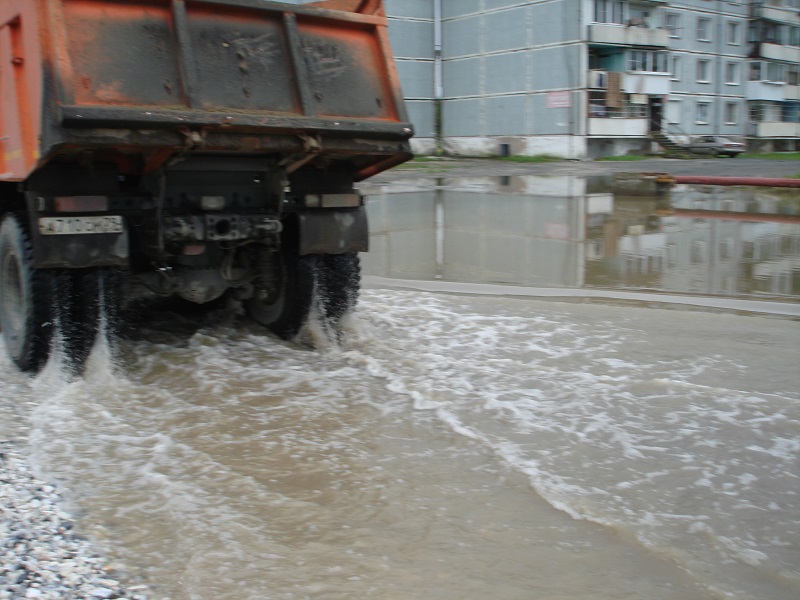 Вода затопила улицы поселка, Фото с места события из других источников