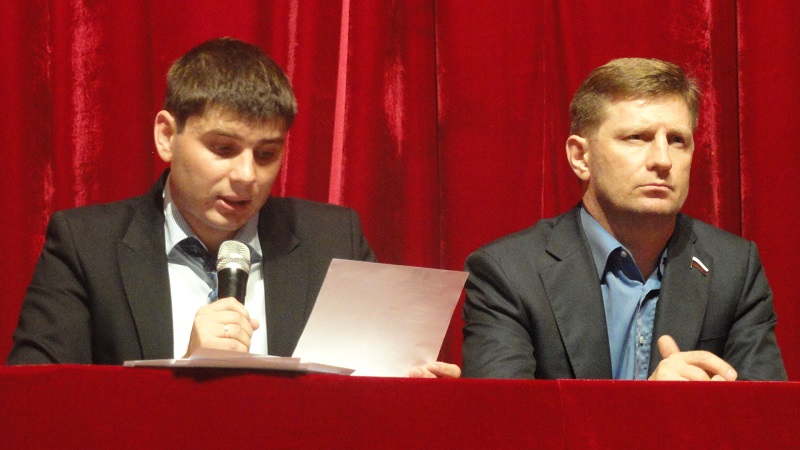 Глава Некрасовки Роман Коваленко и депутат Госдумы Сергей Фургал, Фото с места события собственное