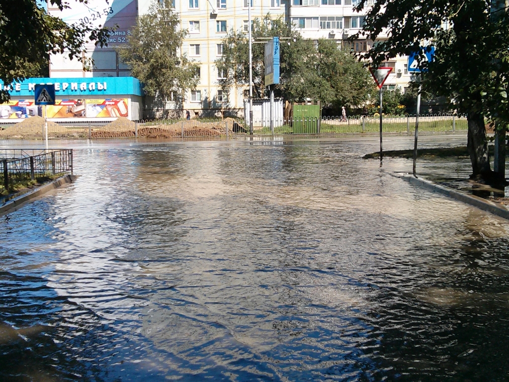 Южный округ Хабаровска продолжает оставаться под водой, Фото с места события собственное
