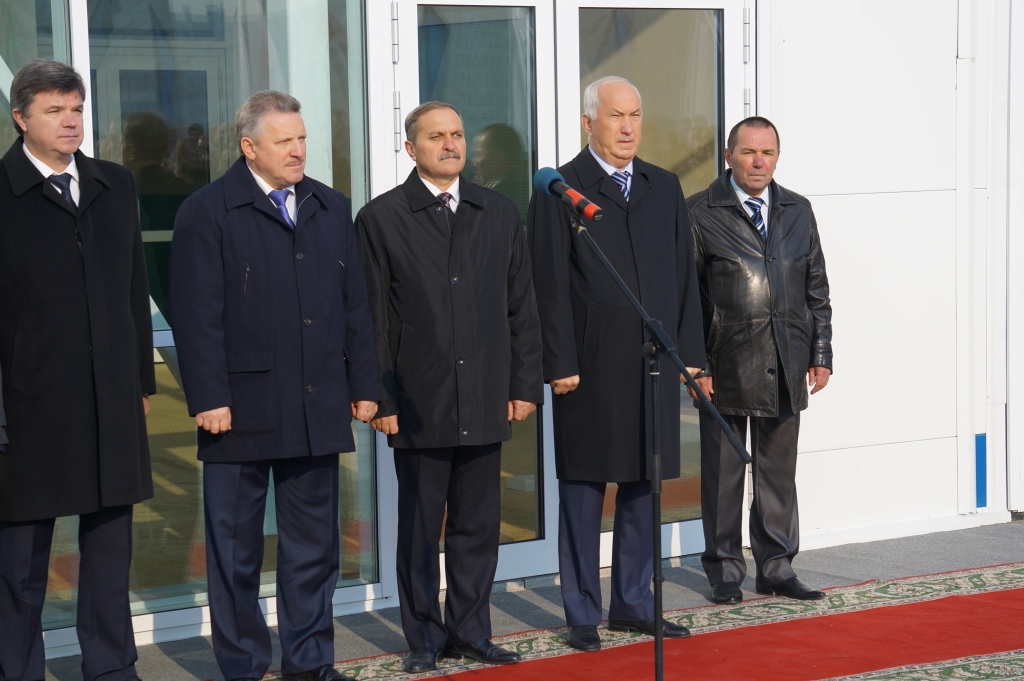 Первые лица региона, Фото с места события собственное