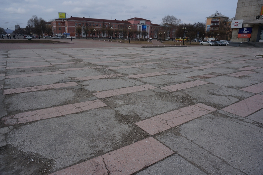 Покрытие на площадке перед центральным домом культуры, Фото с места события собственное