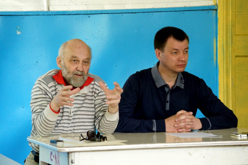 Справа: Евгений Ильин - глава сельского поселения Бычиха, Фото с места события собственное