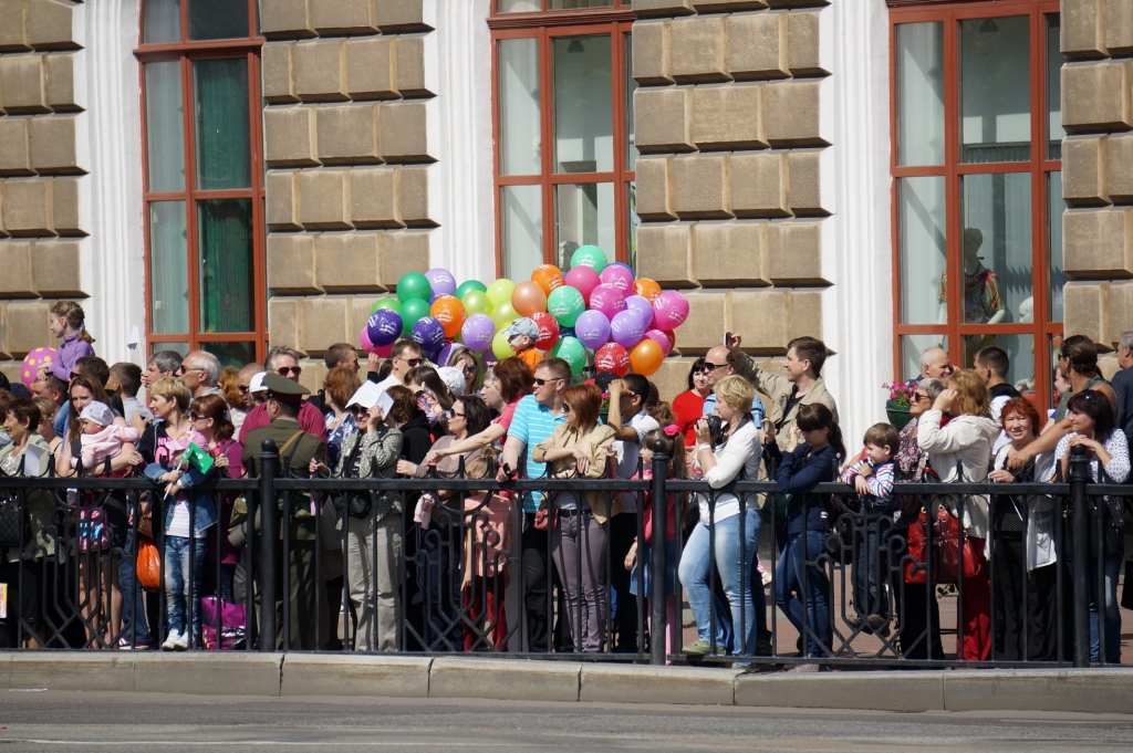 Хабаровчане наблюдали за шествием, Фото с места события собственное