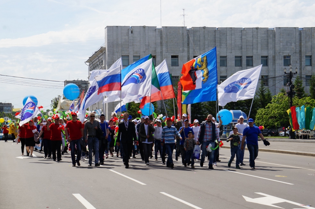 Путь колонны окончился на площади Ленина, Фото с места события собственное