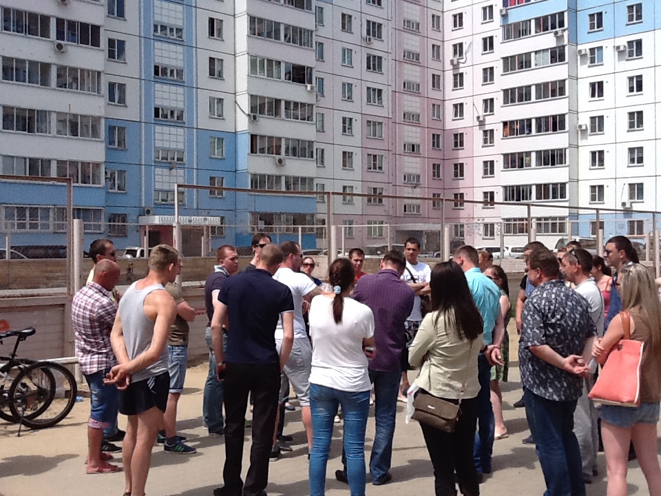 Собственики требовали смены председателя, Фото с места события собственное