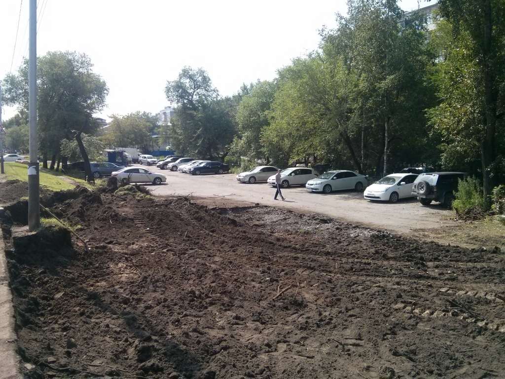Автостоянка возле 19 школы попала под частичный снос, Фото с места события собственное
