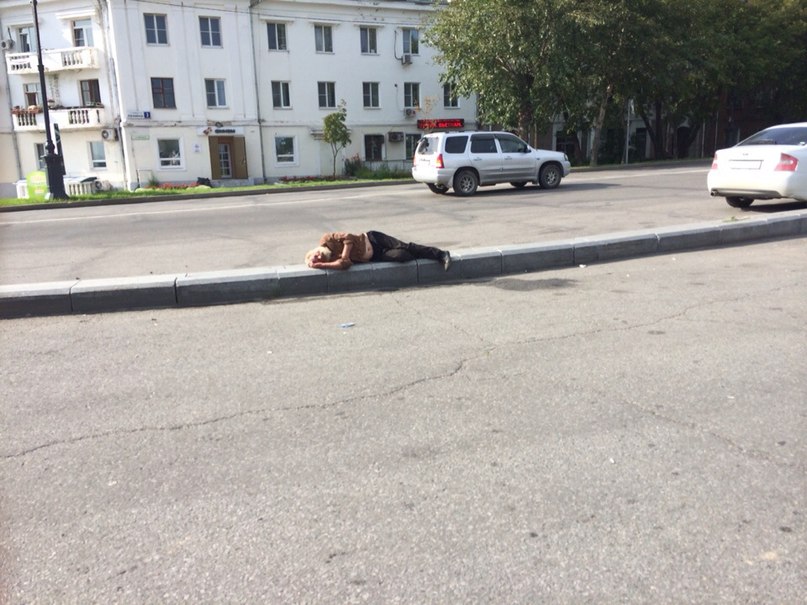 Бездомные спят там, где им вздумается, Фото с места события собственное