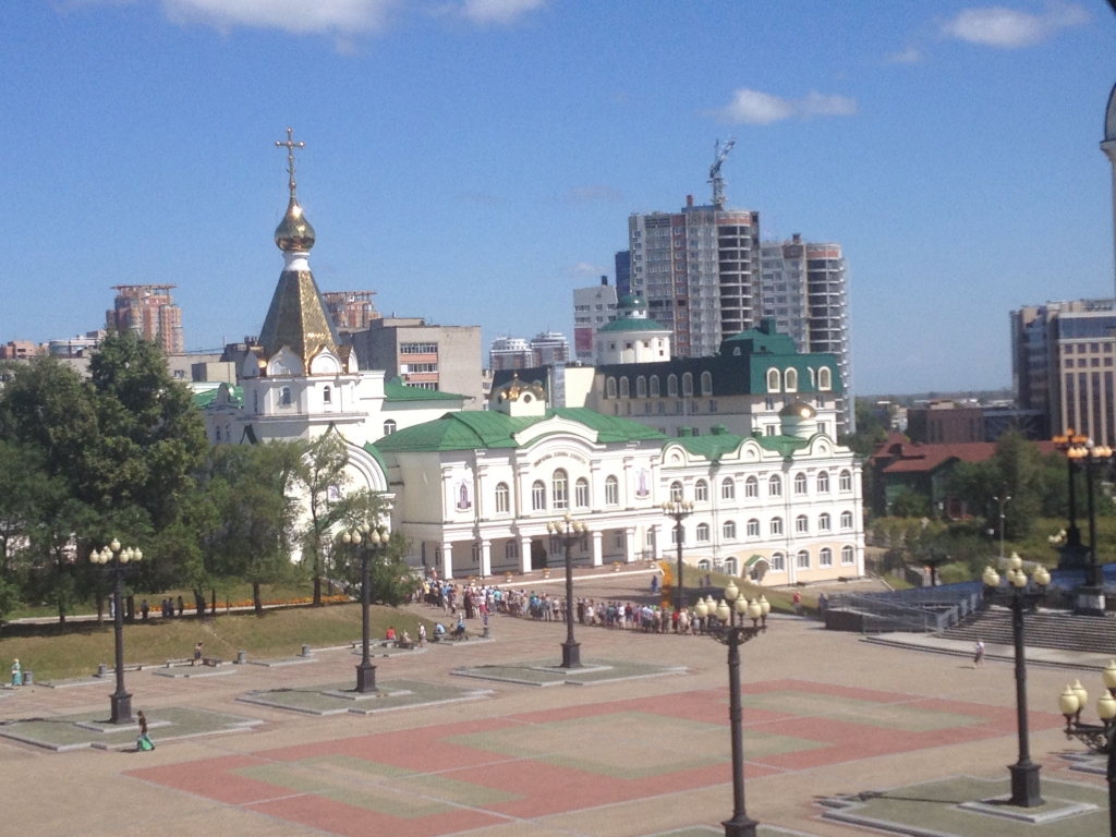 Очередь к иконе, Фото с места события собственное