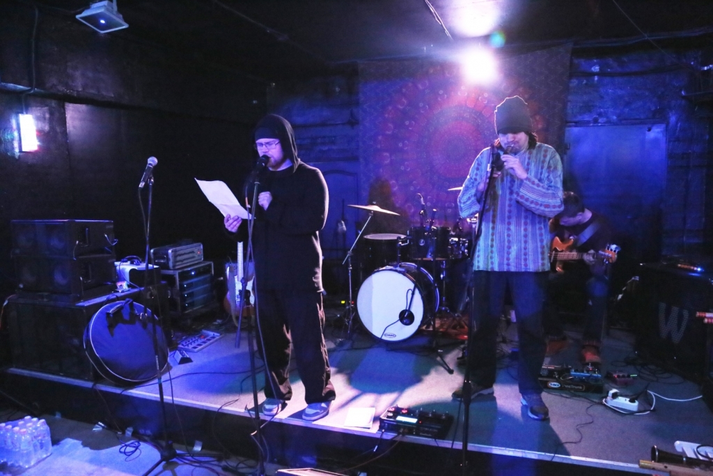 Поэзия "высших сфер" от необычной группы "ОдноНо" покорила сердца хабаровчан, Фото с места события собственное