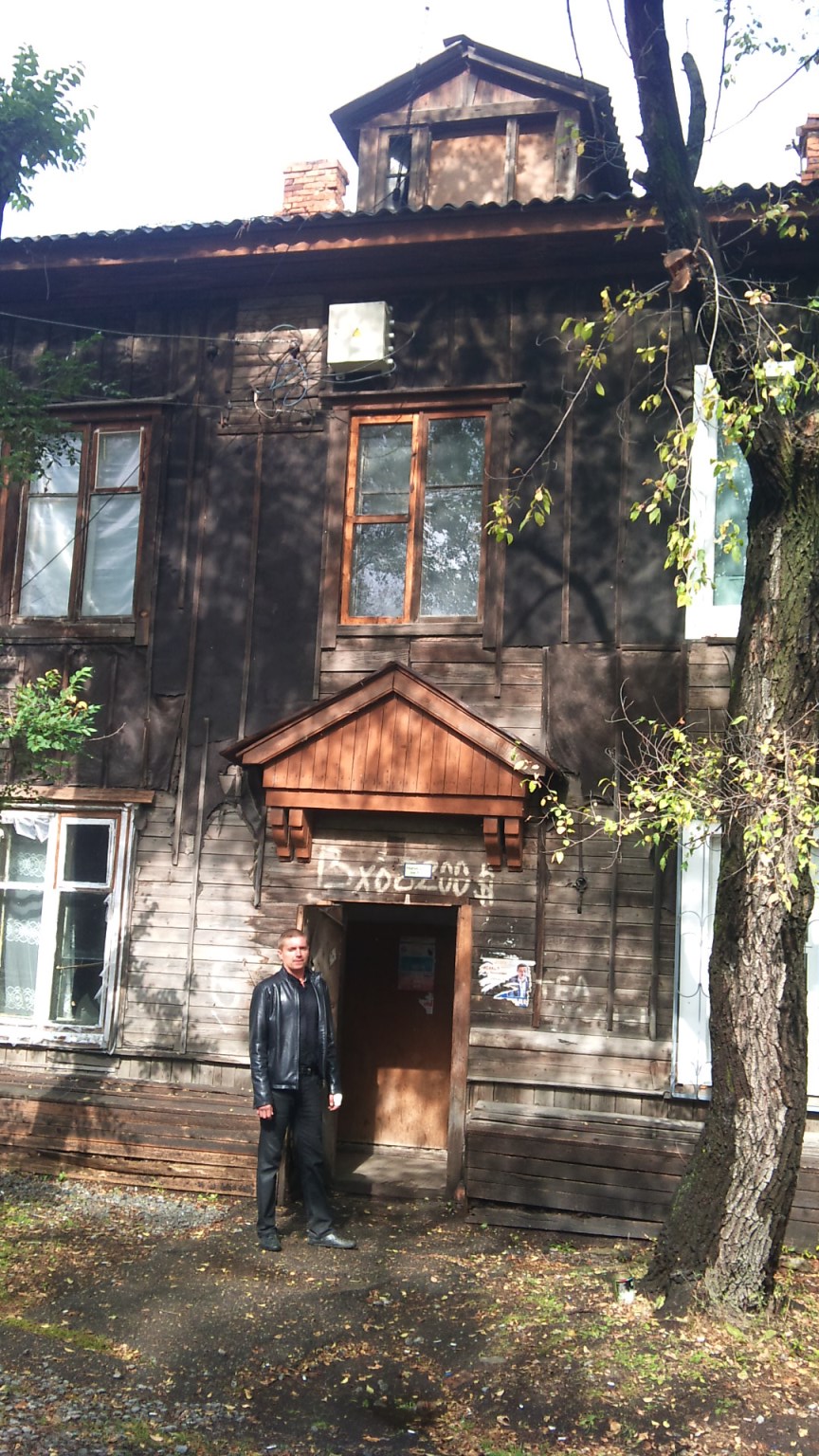 Женщина-инвалид без ног живет в неблагоустроенном бараке - развалюхе в Хабаровске, Фото с места события собственное