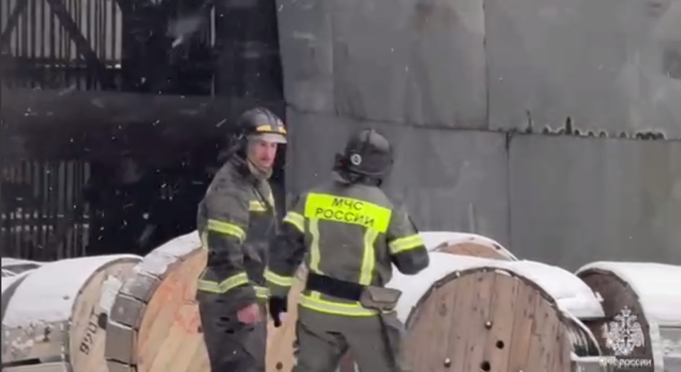 Ликвидация возгорания продолжается Скриншот с видео ГУ МЧС России по Хабаровскому краю