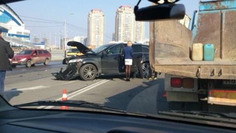Дама на иномарке перевернула машину "скорой помощи" на улице Пионерской в Хабаровске , Фото с места события из других источников
