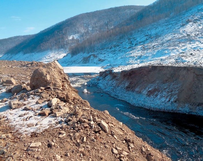 Оползневое тело и искусственный канал, соединивший верхнюю и нижнюю части водохранилища ВОО &quotРусское географическое общество