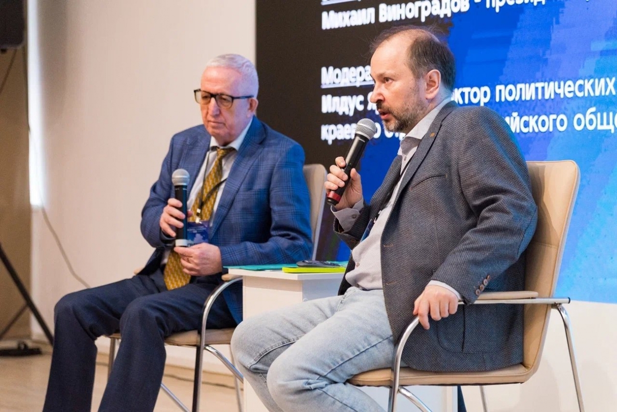 Экспертный диалог с Михаилом Виноградовым состоялся на ДВ МедиаСаммите ИА PrimaMedia