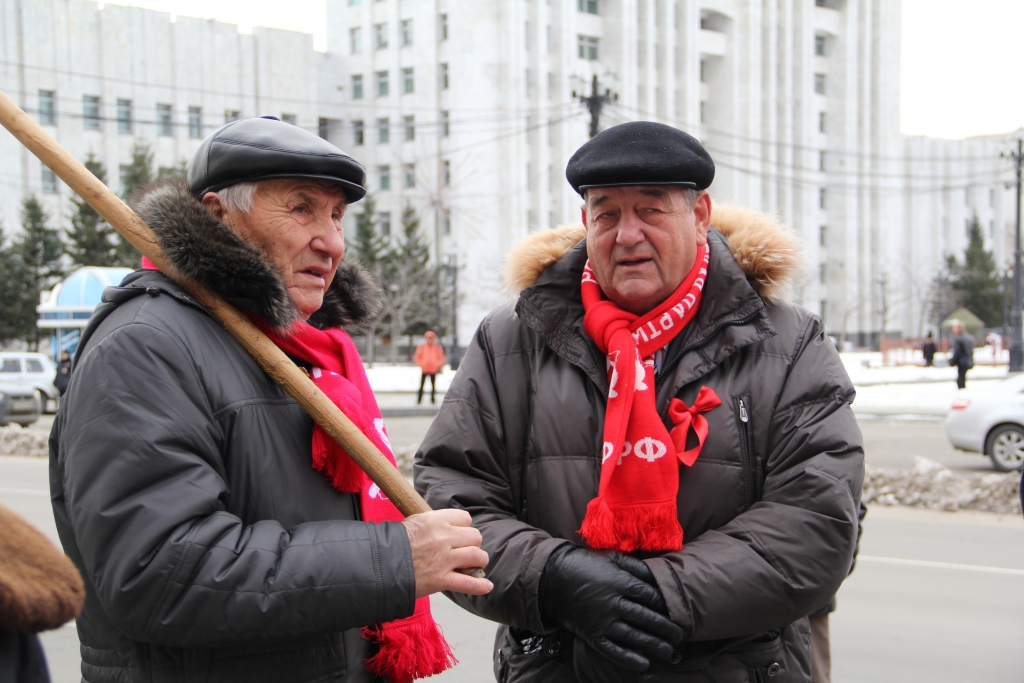 Сторонники КПРФ на митинге, Фото с места события собственное