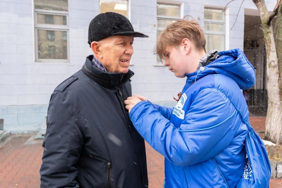 В Хабаровске начали раздавать &quotгеоргиевские ленты&quot Пресс-служба комитета по делам молодежи правительства Хабаровского края