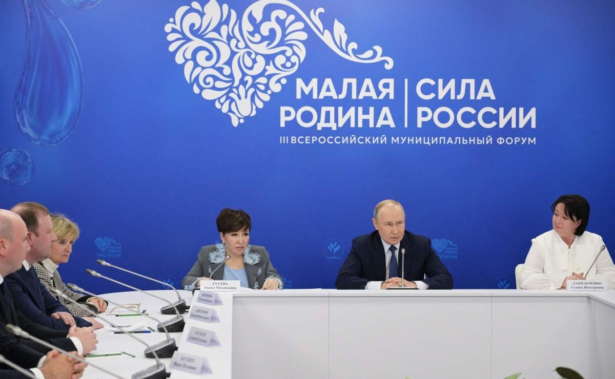 Сергей Кравчук: на форуме &quotМАЛАЯ РОДИНА — СИЛА РОССИИ&quot Владимир Путин озвучил тезисы, задающие вектор нашей работы Пресс-служба Кремля