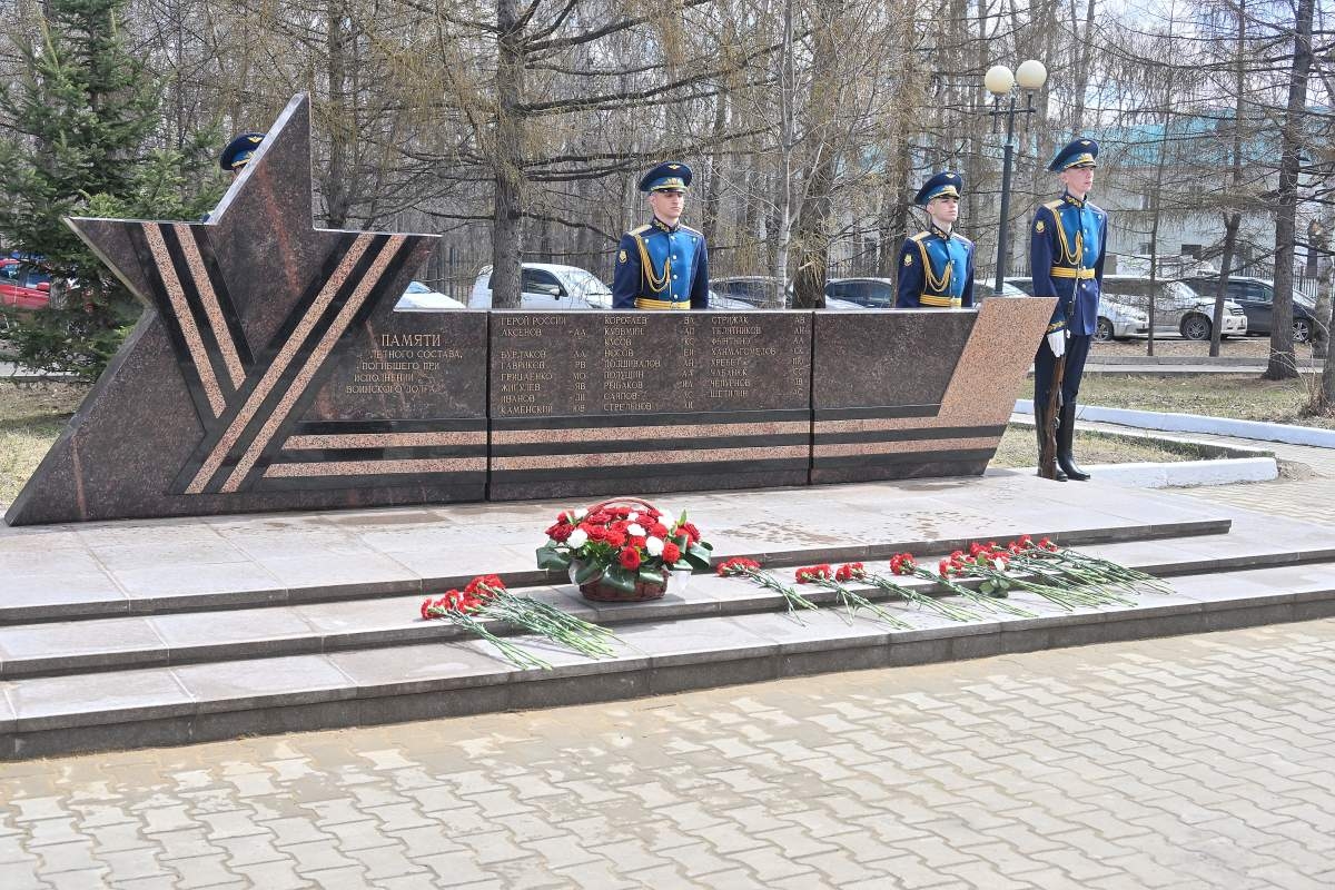 В Хабаровске открыли памятник лётчикам 18-й гвардейской бригады Пресс-служба администрации Хабаровска