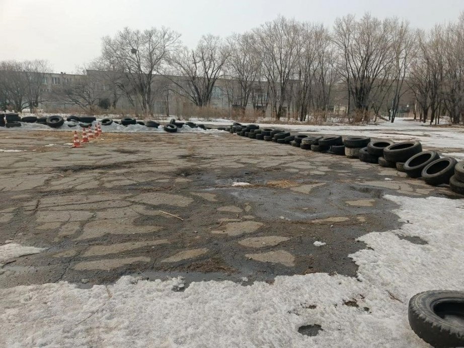 В Хабаровске пресекли незаконное размещение автопокрышек на территории учебного заведения Пресс-служба главного управления регионального госконтроля и лицензирования правительства Хабаровского края