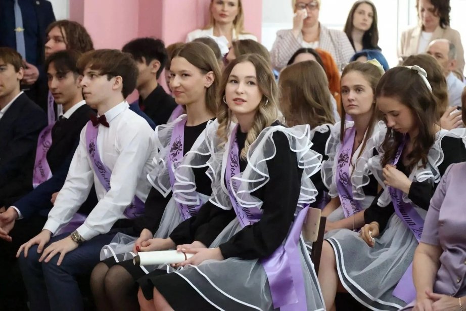 Последний звонок в Хабаровском крае прозвенел для 19-ти тысяч выпускников Антон Шевченко