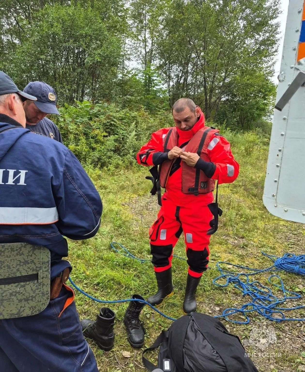 Высокая вода — не помеха: спасатели в Хабаровском крае отработали задачи на бурной реке