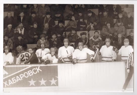 Игроки хабаровского СКА на скамейке запасных в сезоне 1991/1992 годов, Фото с места события из других источников