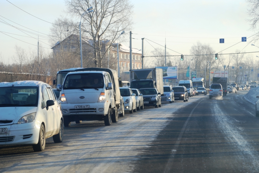 Транспортный коллапс на Проспекте в Хабаровске стал напоминать московские пробки, Фото с места события собственное