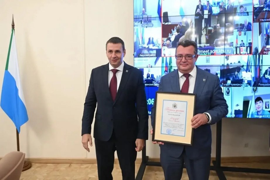 Дмитрий Демешин вручил заслуженные награды ответственным лицам за реализованные объекты