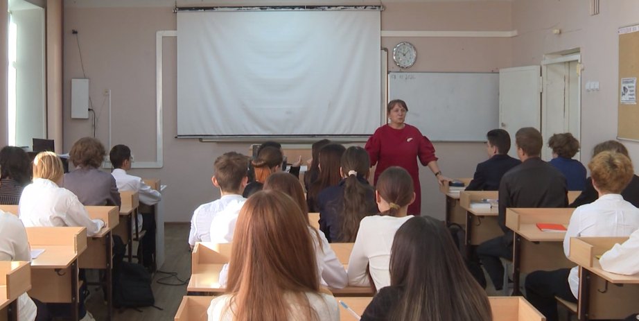В школы сёл и малых городов Хабаровского края за 6 лет привлекли 69 педагогов