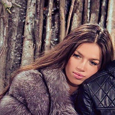 Экс-участница "Дом-2" из Хабаровска: до сих пор ложу руку на грудь, чтобы закрыть микрофон, Фото с места события из других источников