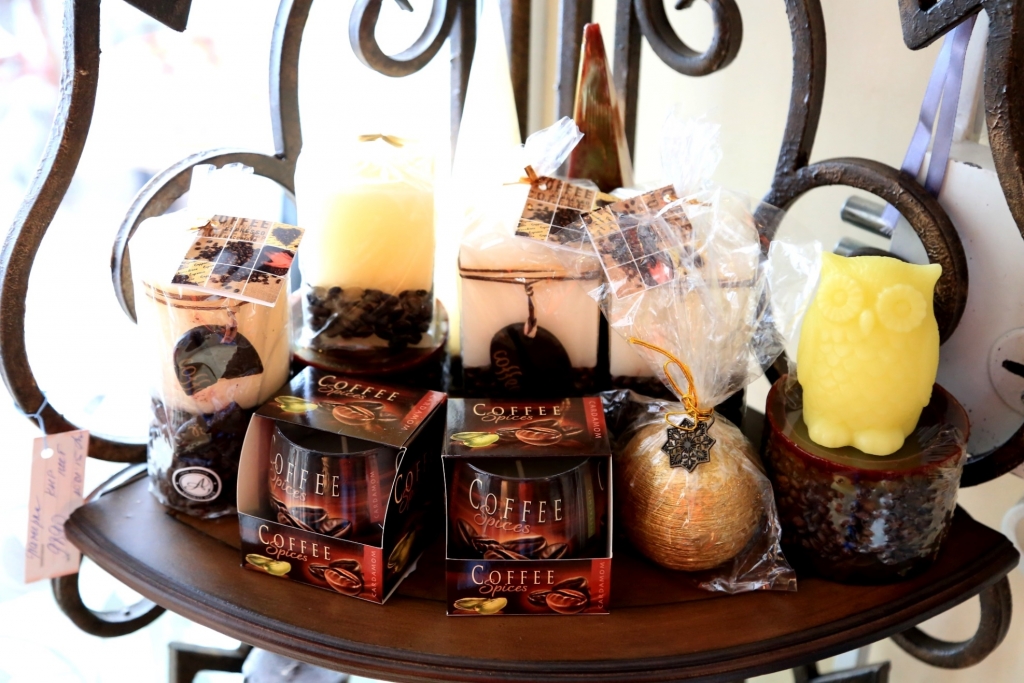 Влюбленные хабаровчане с иронией подходят к выбору подарка на 14 февраля – продавцы, Фото с места события собственное