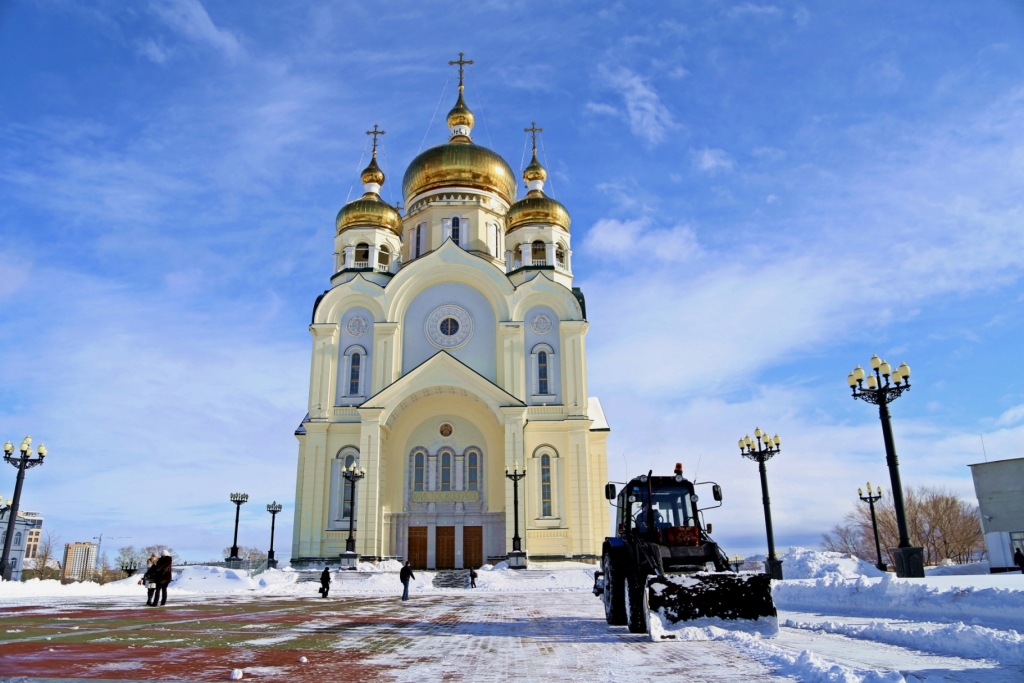 Борьба со снегом резко переходит в противостояние с водой в Хабаровске, Фото с места события собственное