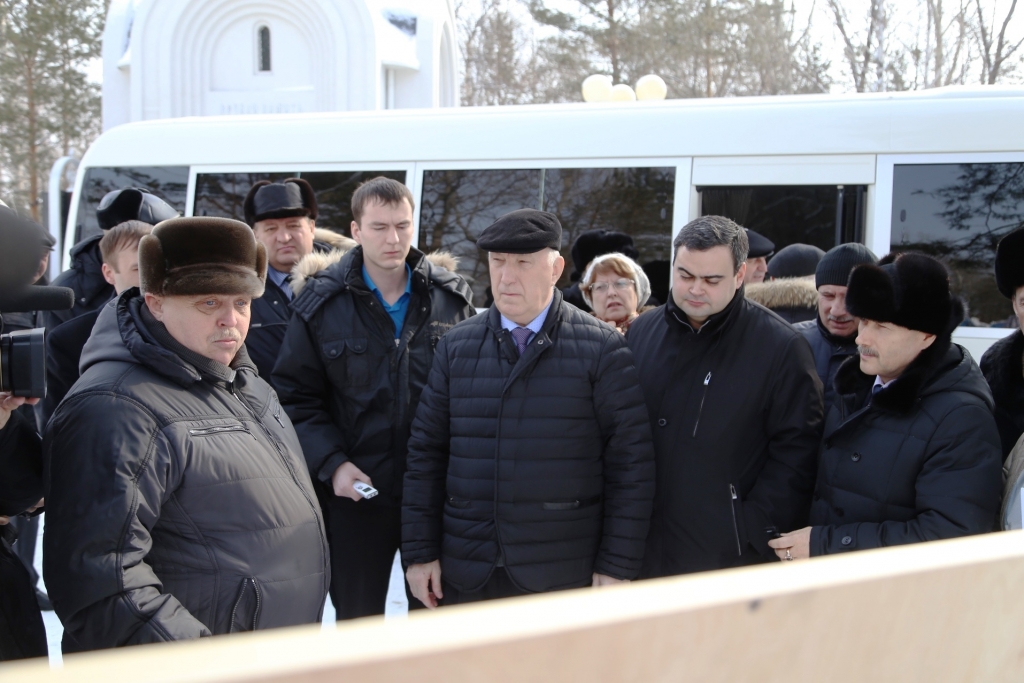 Рынок ритуальных услуг нужно избавить от недобросовестных представителей – мэр Хабаровска, Фото с места события собственное