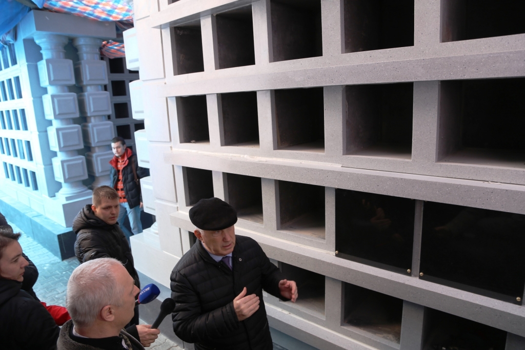 Рынок ритуальных услуг нужно избавить от недобросовестных представителей – мэр Хабаровска, Фото с места события собственное