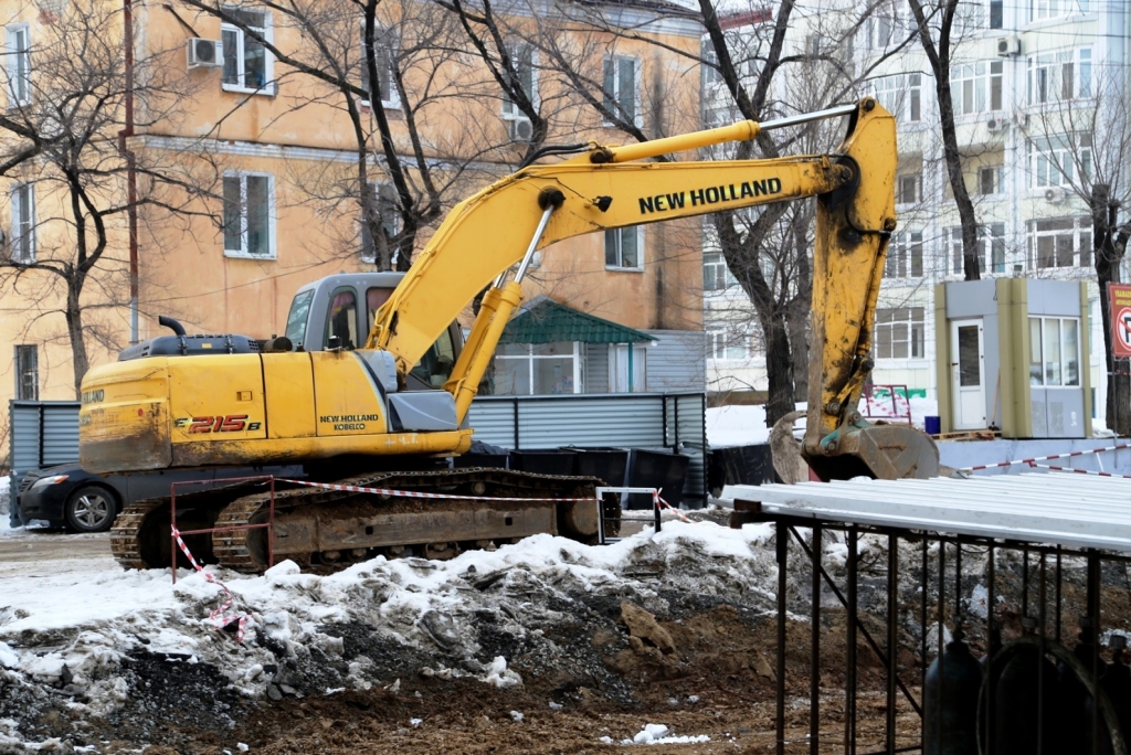 Небоскреб начали возводить в центре Хабаровска, Фото с места события собственное