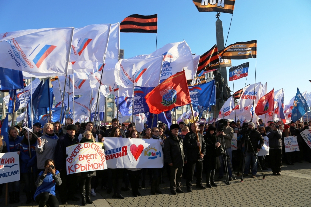 Тысячи хабаровчан вышли на митинг в честь годовщины возвращения Крыма "в родную гавань", Фото с места события собственное