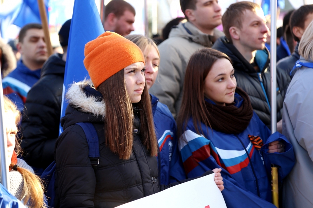 Тысячи хабаровчан вышли на митинг в честь годовщины возвращения Крыма "в родную гавань", Фото с места события собственное