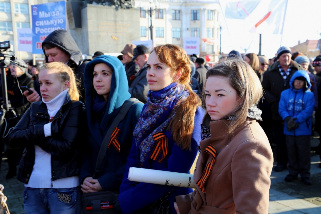 Тысячи хабаровчан вышли на митинг в честь годовщины возвращения Крыма "в родную гавань", Фото с места события собственное