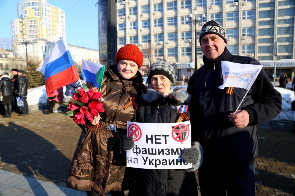 Тысячи хабаровчан вышли на митинг в честь годовщины возвращения Крыма "в родную гавань", Фото с места события собственное