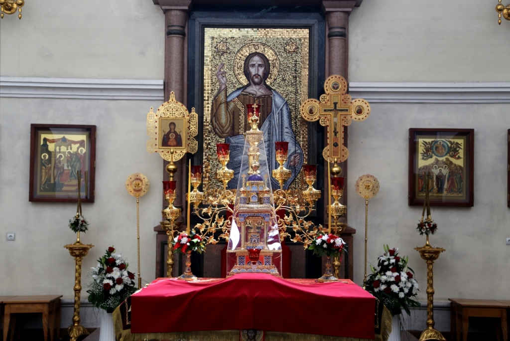 Частичку Благодатного огня из Иерусалима привезли в Хабаровск, Фото с места события собственное