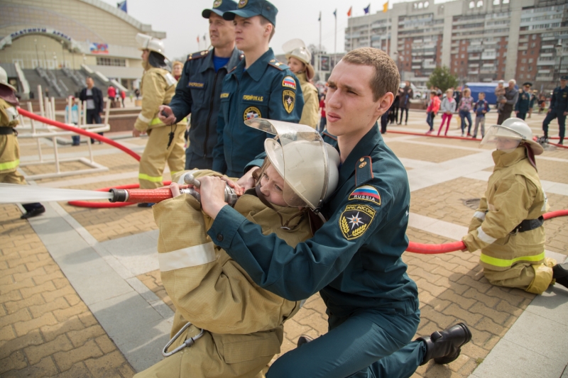 Пожарные Хабаровска торжественно отметили профессиональный праздник, Фото с места события из других источников