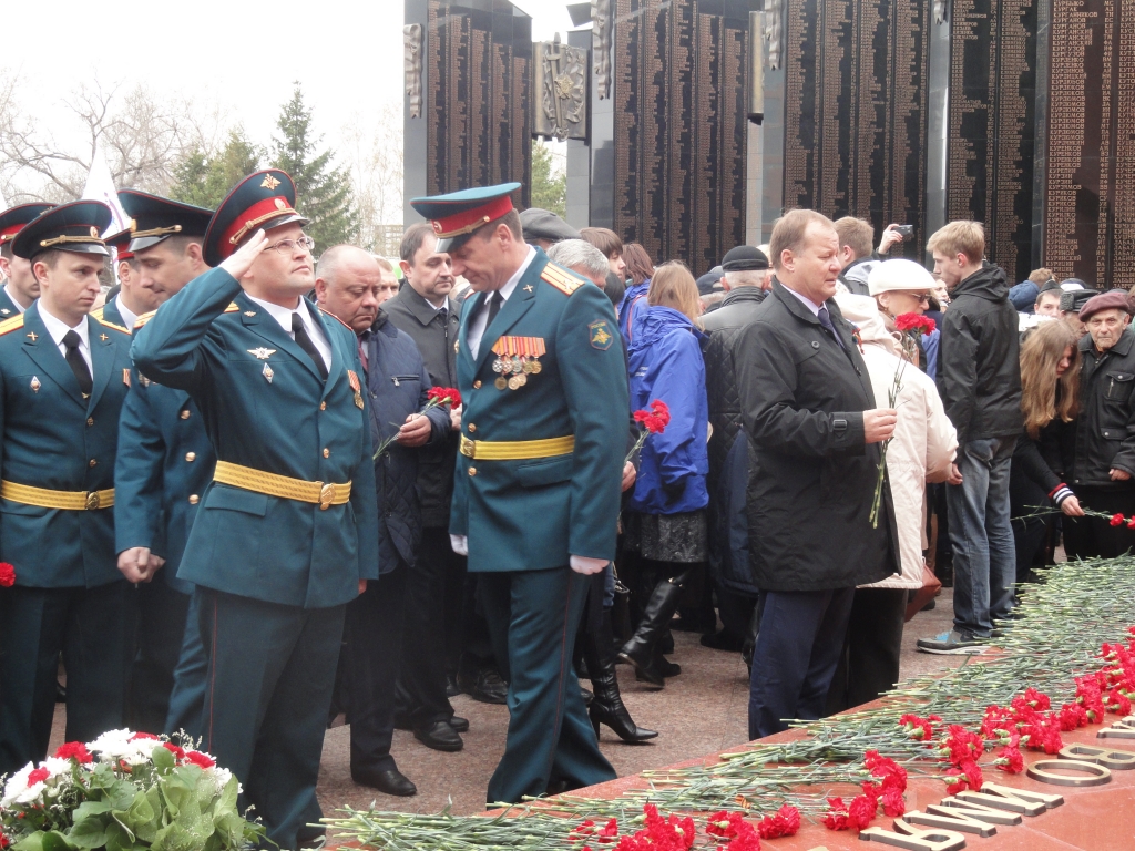 Вечный огонь зажгли в Хабаровске, Фото с места события собственное