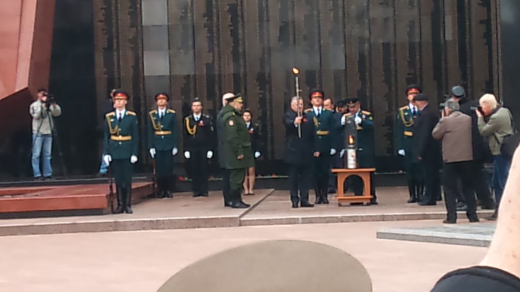 Вечный огонь зажгли в Хабаровске, Фото с места события собственное