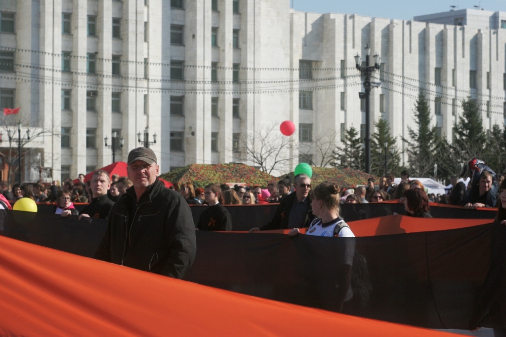 Огромная ленточка, Фото с места события собственное