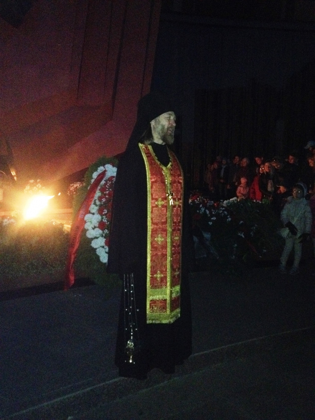 Ночное отпевание, Фото с места события собственное