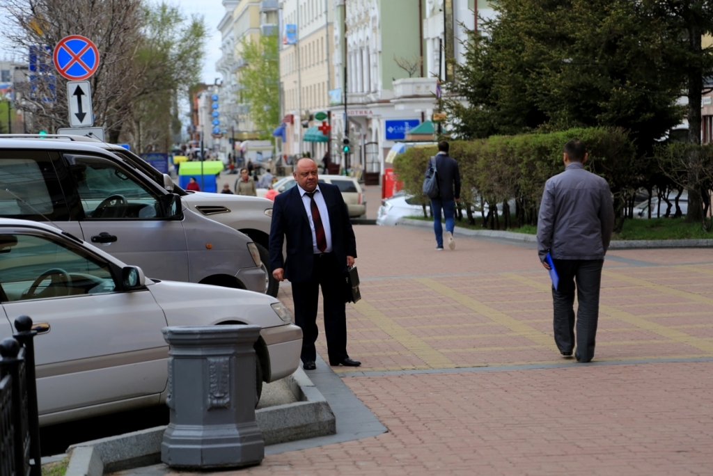 "Позор!" кричали у стен Закдумы Хабаровского края во время отмены прямых выборов