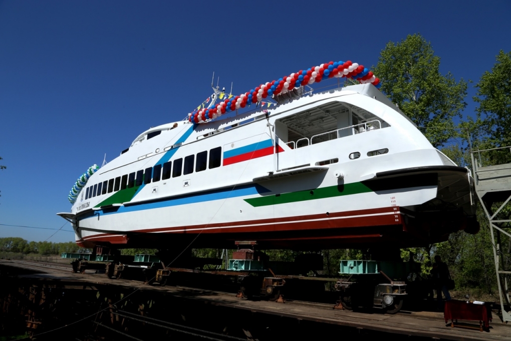 Быстроходное пассажирское судно спустили на воду в Хабаровске