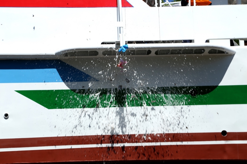 Быстроходное пассажирское судно спустили на воду в Хабаровске