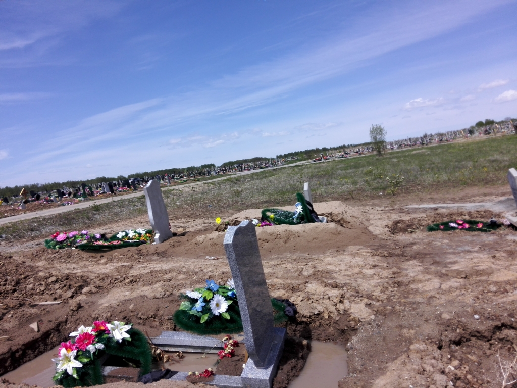 Могилы проваливаются на Матвеевском кладбище в пригороде Хабаровска